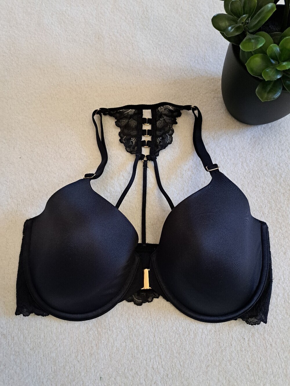 La SENZA Black Lace Racerback Bra Size 32DD Feminine Underwire Front Closure